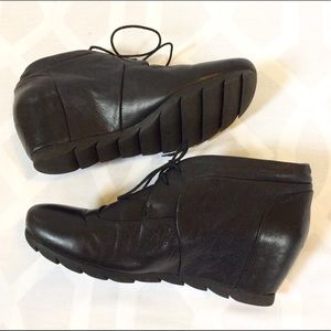 GENTLE SOULS Black Leather Lace up Anke Boot Wedge